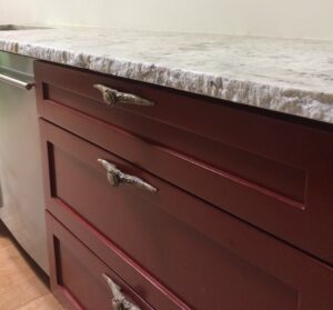 Countertop with chiseled edge installed in Greer, SC